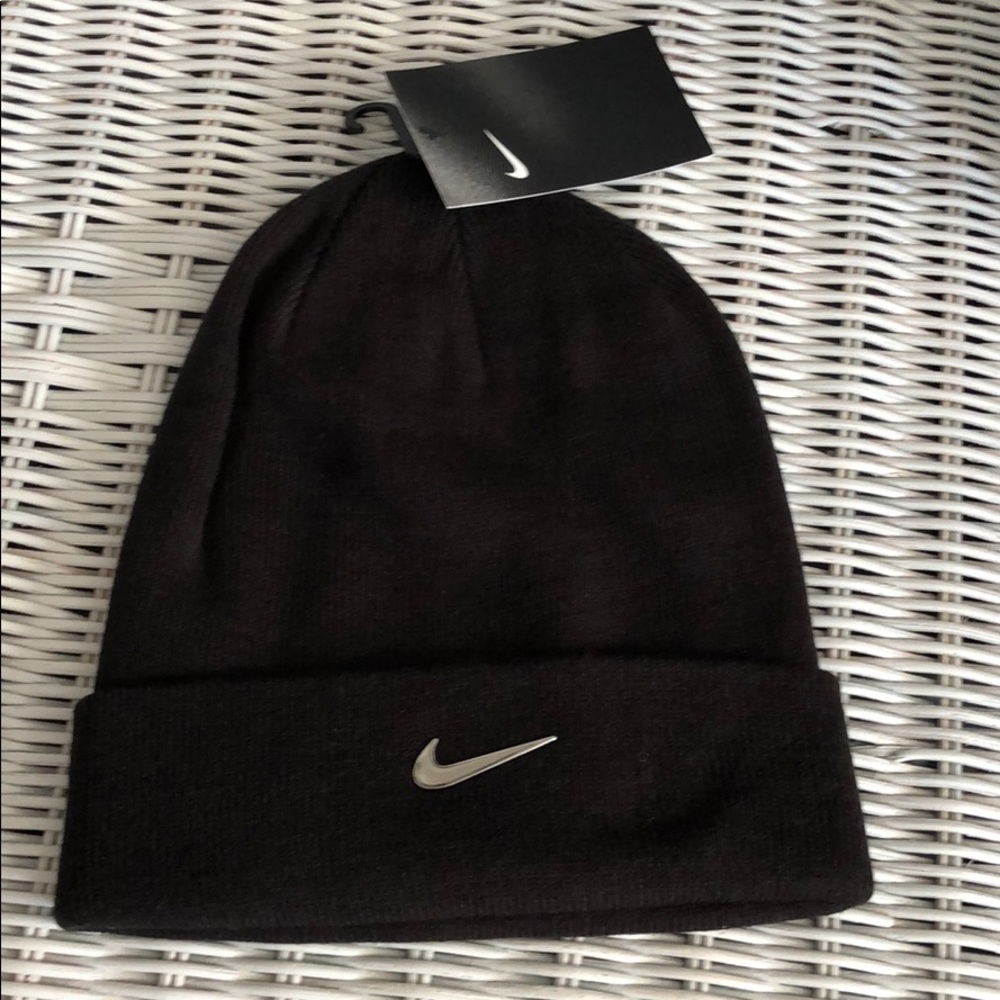 Nike youth unisex black beanie